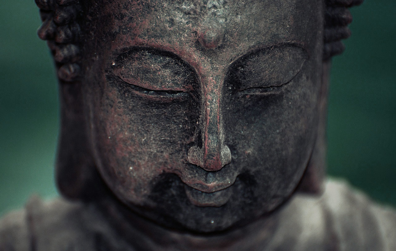 Eine Darstellung von Buddha aus Bronze